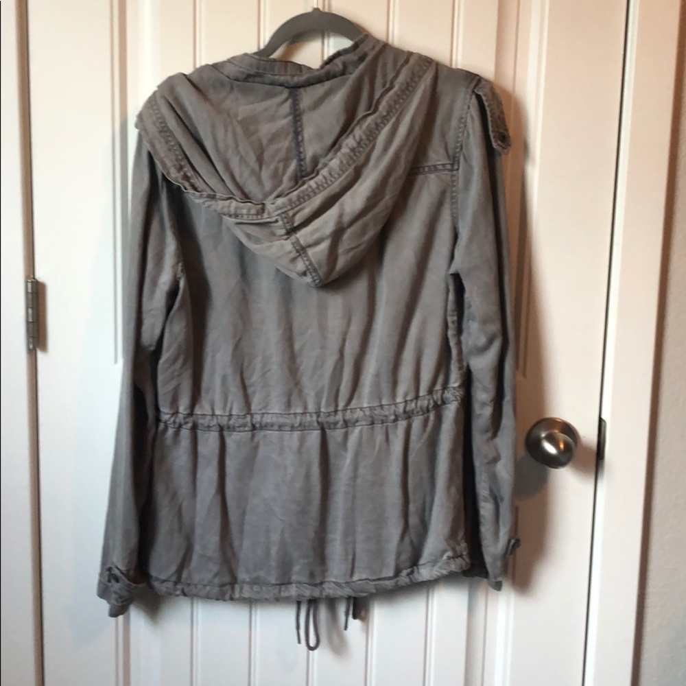 Large Jacket - Picture 4 of 4